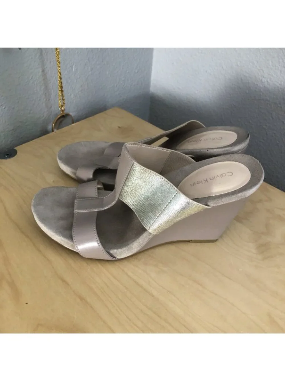 Calvin Klein Ondreah Women’s 8.5 Tan Gold Suede  Slip-On Wedge Sandals Shoes